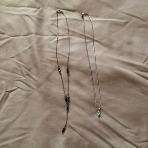 Womens costume jewellery lot of 2 necklaces
